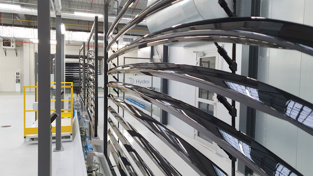 Wet-painting aluminum profiles