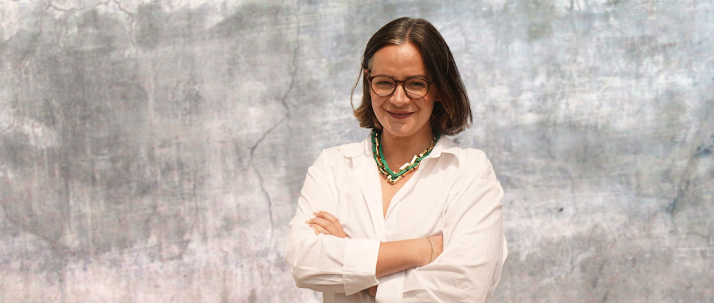 a person with the arms crossed