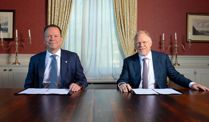 Hydro CEO Eivind Kallevik and Mark Dooley, Global Head of Green Investments at Macquarie Asset Management