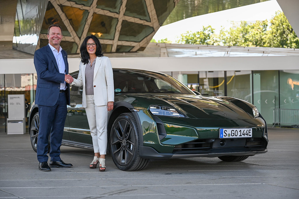 Eivind Kallevik, President and CEO of Hydro and Barbara Frenkel, Executive Board Member for Procurement at Porsche AG.