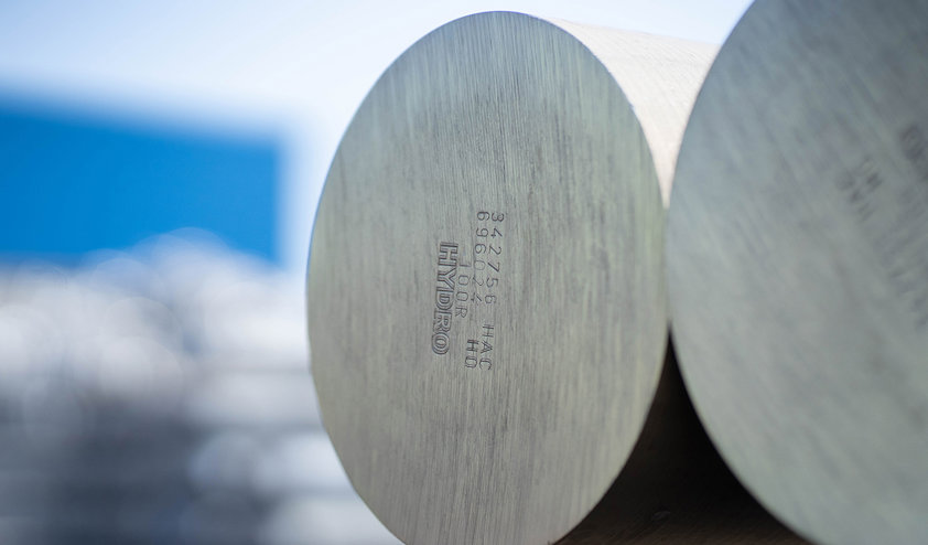 a close-up of a aluminium